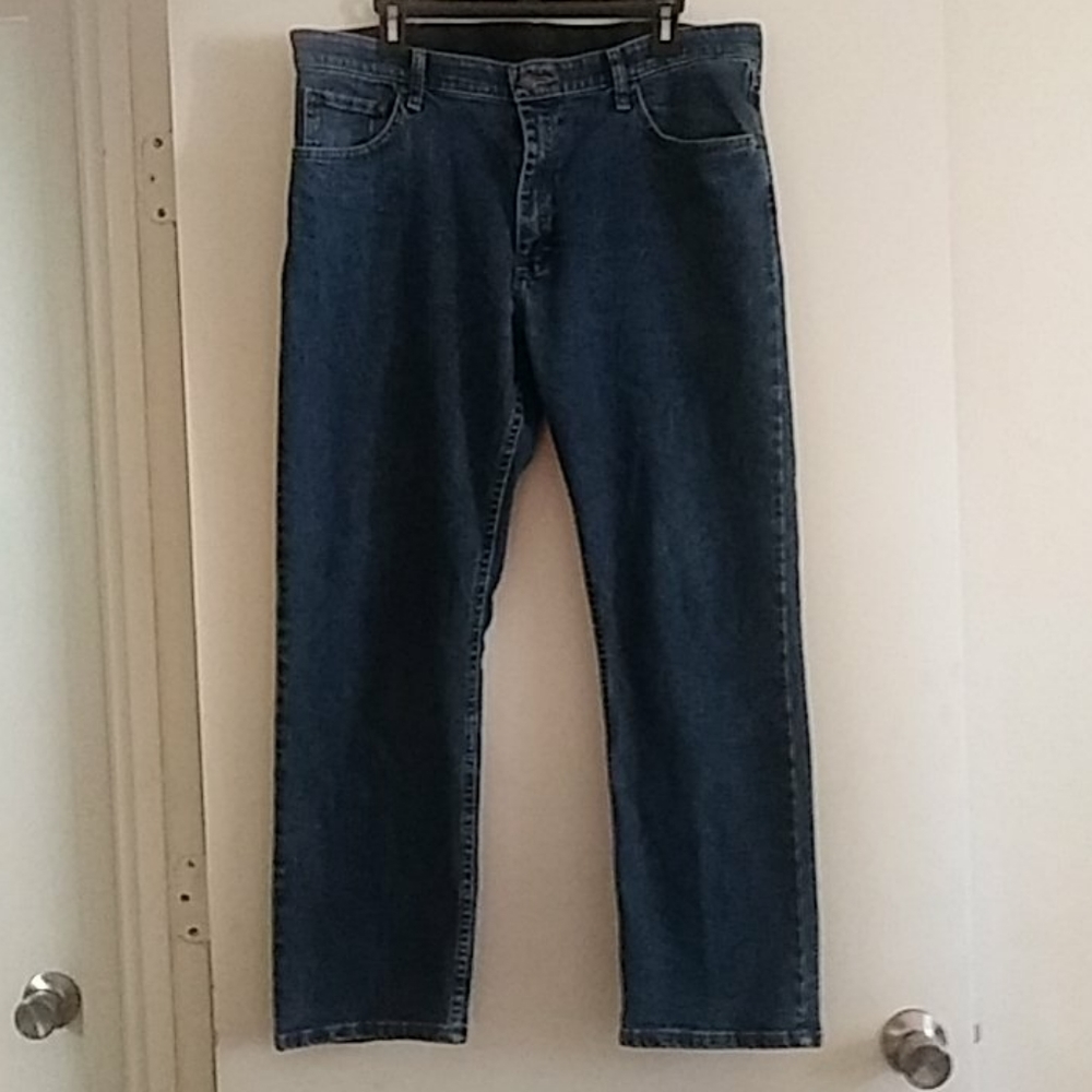 Men's 36 X 29 comfort fit jeans.